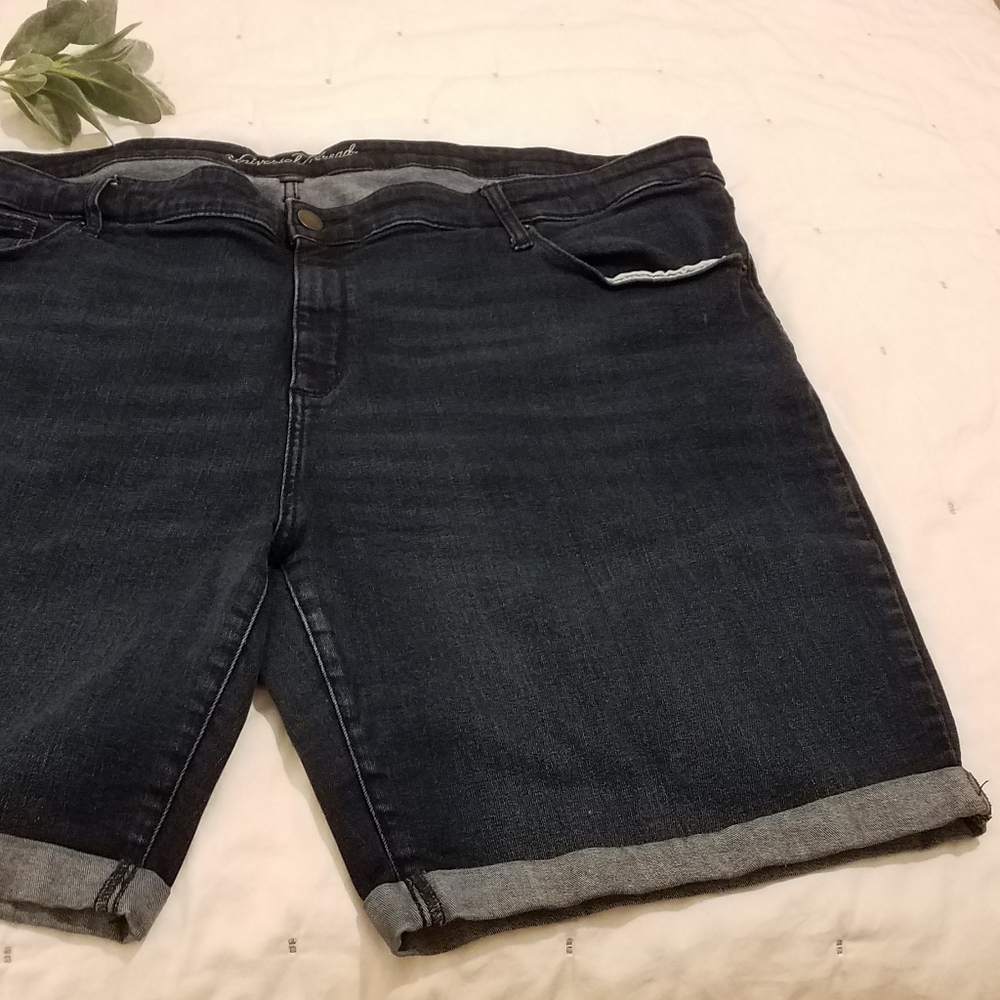 Universal Thread Cuffed Bermuda Short